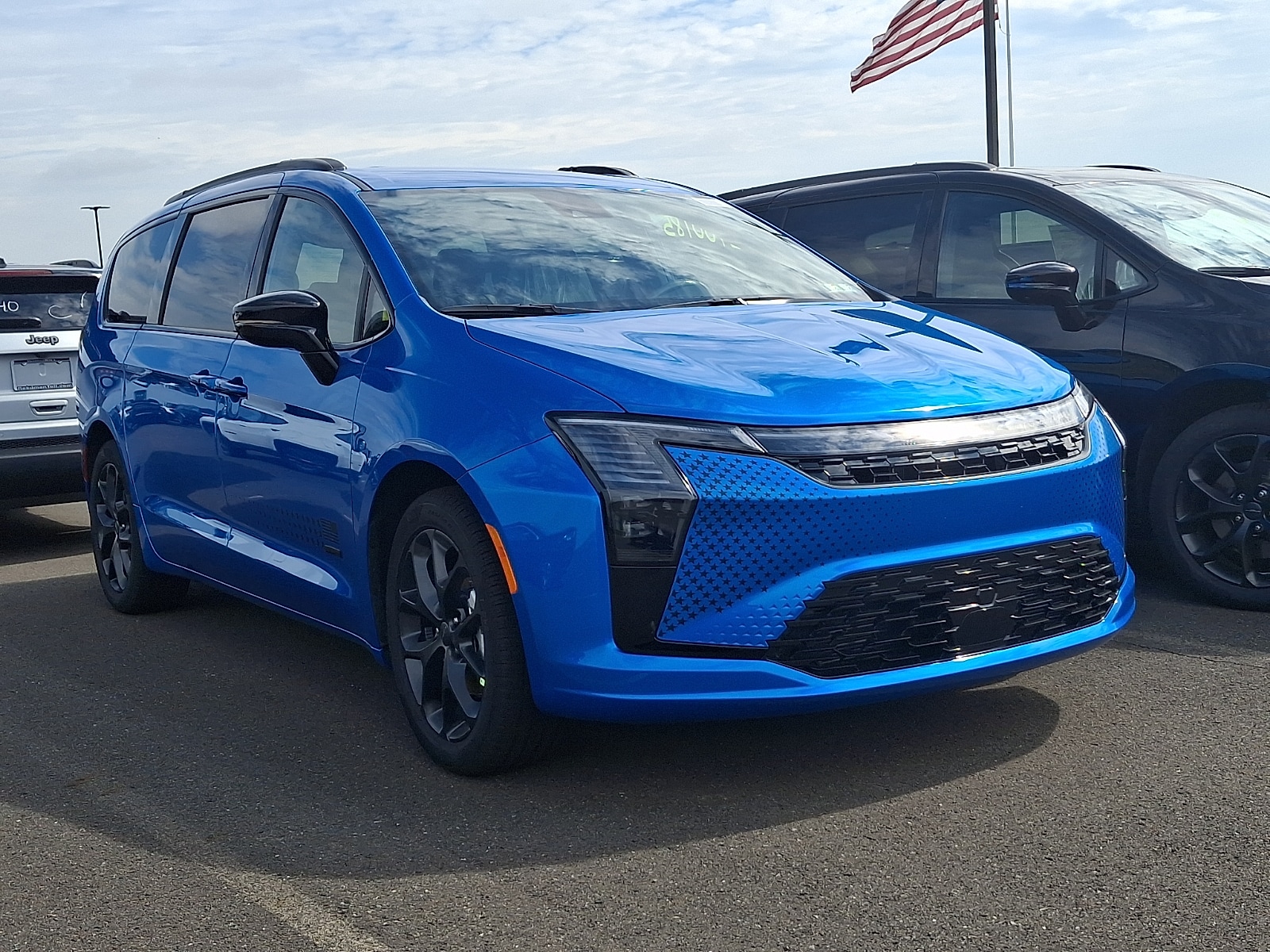 2027 Chrysler Pacifica Select