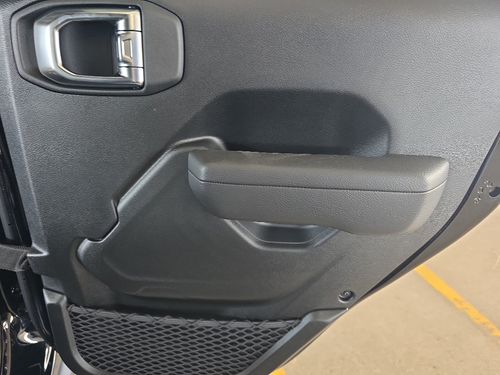 2025 Jeep Wrangler 4-Door Rubicon - Photo 20