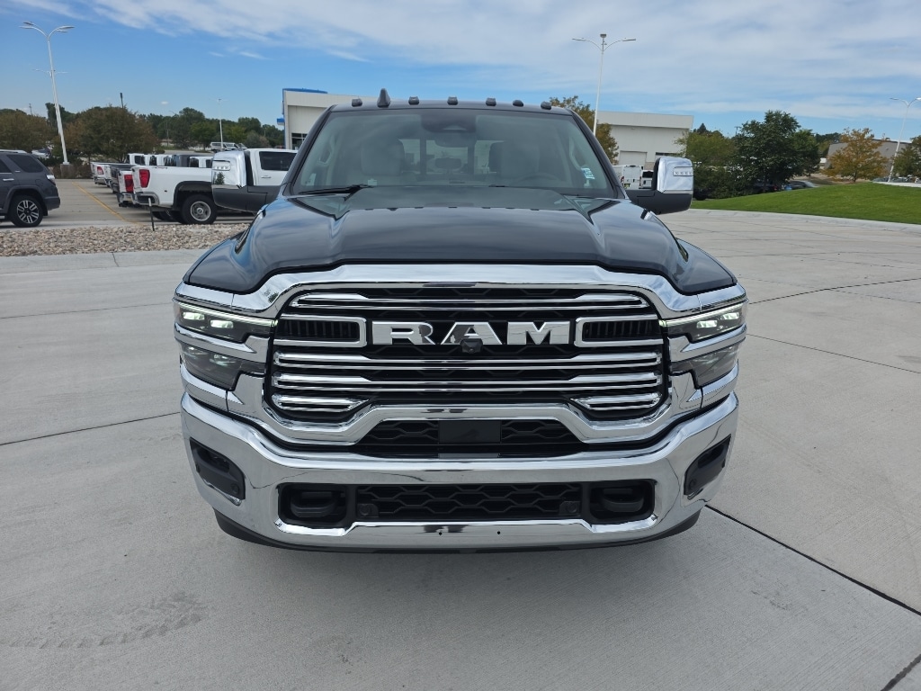 New 2027 Ram 3500 LARAMIE CREW CAB 4X4 8' BOX Pickup