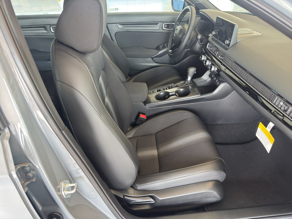 2026 Honda Civic Hatchback Sport - Photo 17