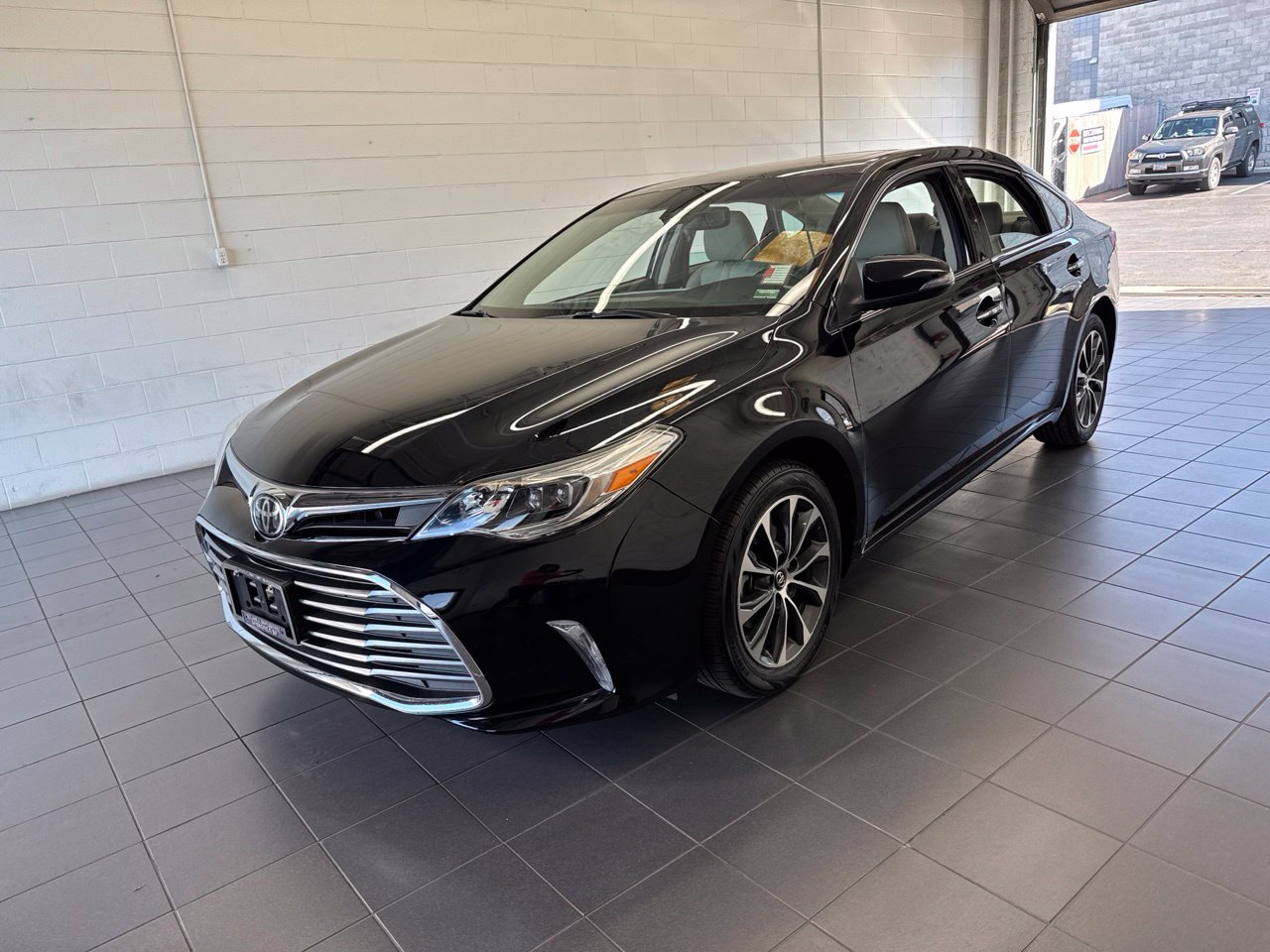 Certified 2018 Toyota Avalon XLE Premium Sedan