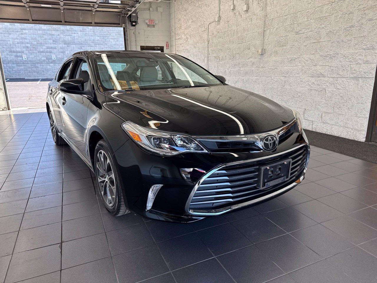 Certified 2018 Toyota Avalon XLE Premium Sedan