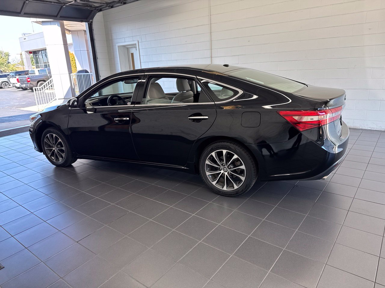 Certified 2018 Toyota Avalon XLE Premium Sedan