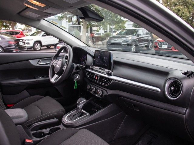 2023 Kia Forte LXS - Photo 19