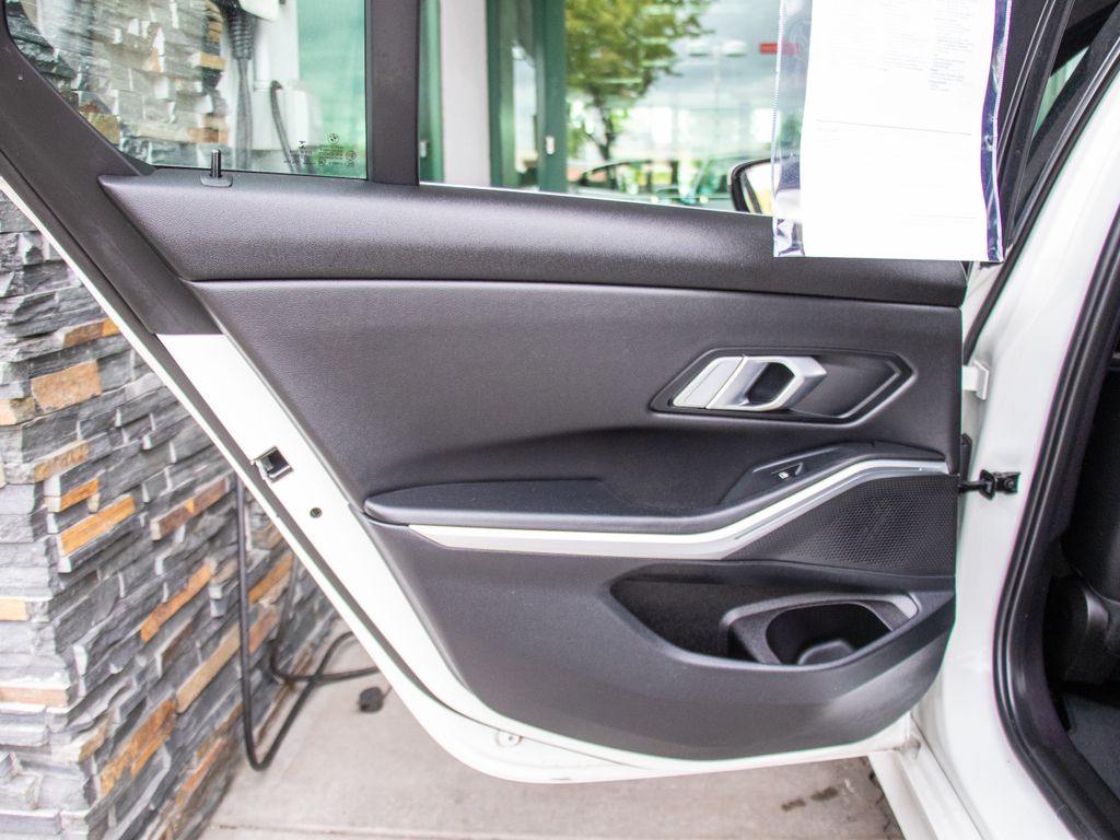 2022 BMW 3 Series 330i - Photo 21