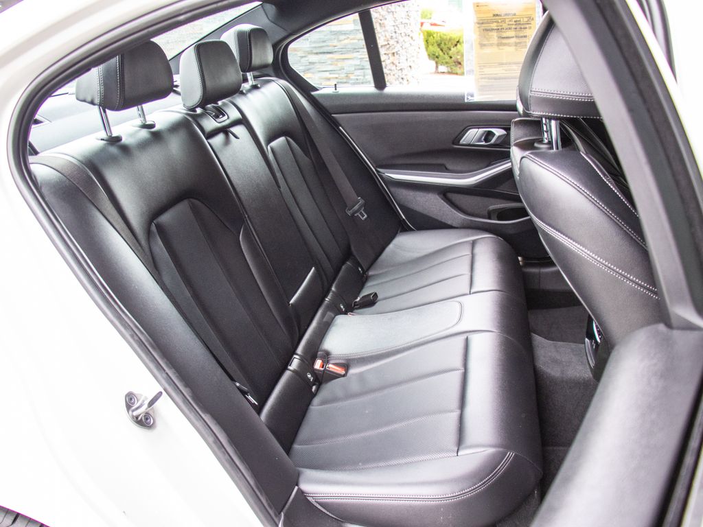 2022 BMW 3 Series 330i - Photo 23