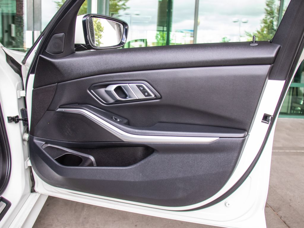 2022 BMW 3 Series 330i - Photo 20