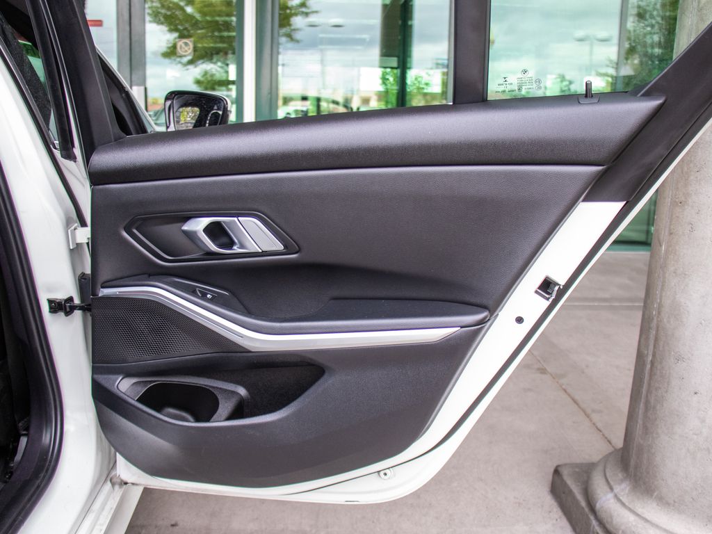 2022 BMW 3 Series 330i - Photo 24