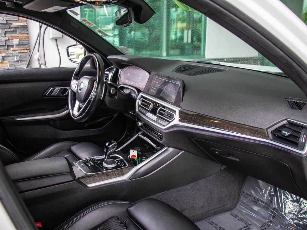 2022 BMW 3 Series 330i - Photo 18