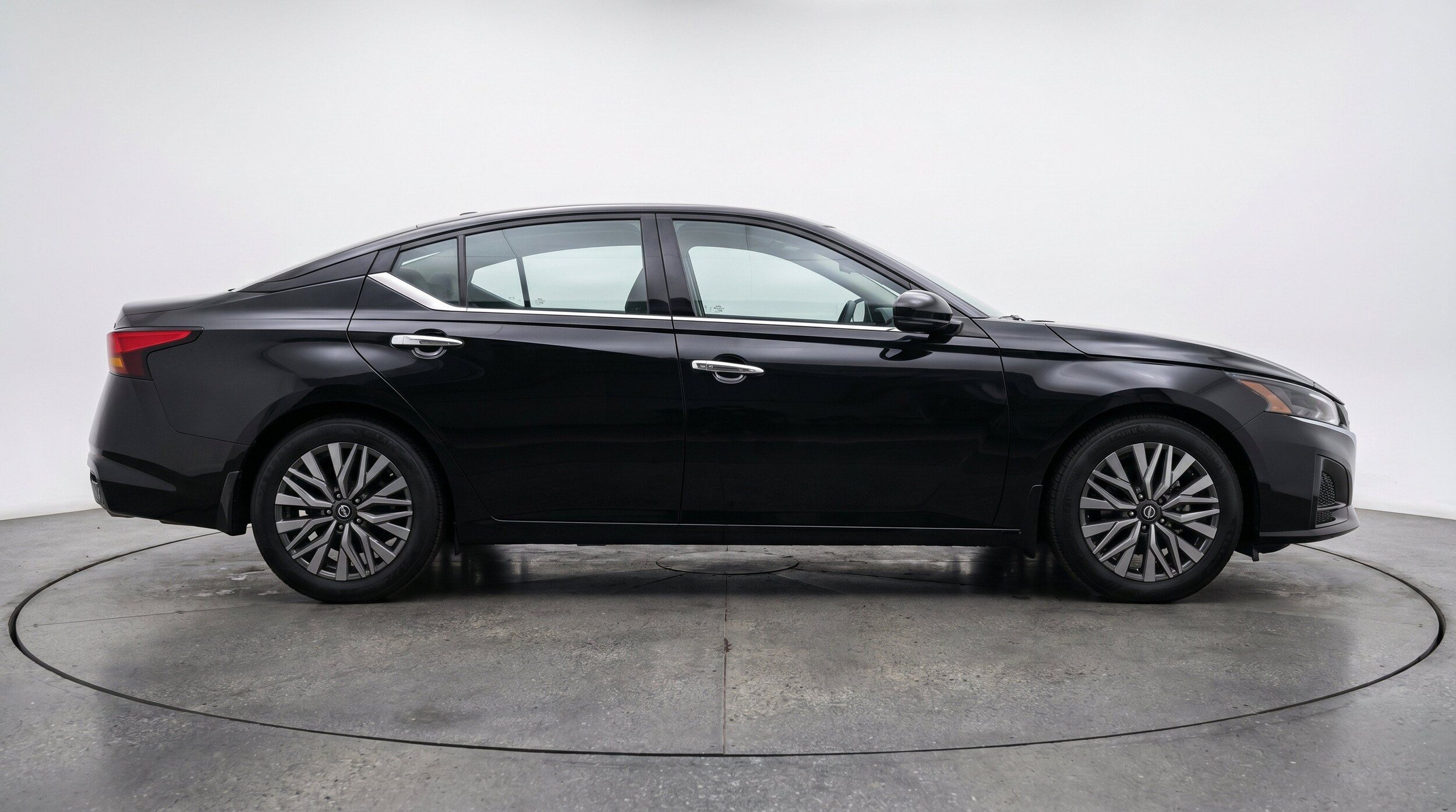 Thumbnail: 2025 Nissan Altima - 10