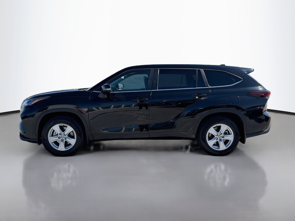 Used 2025 Toyota Highlander LE Sport Utility
