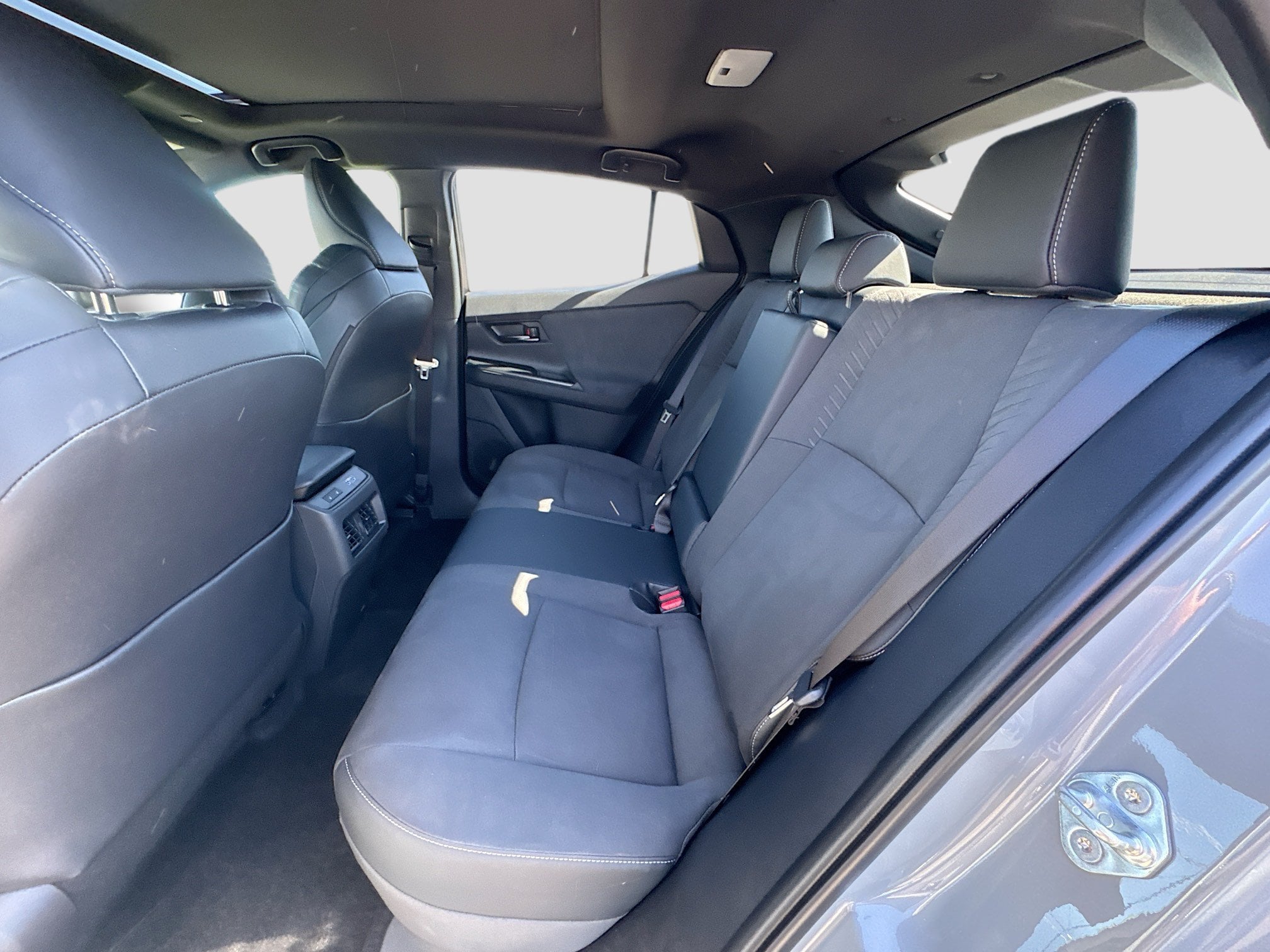 2026 Toyota C-HR XSE - Photo 10