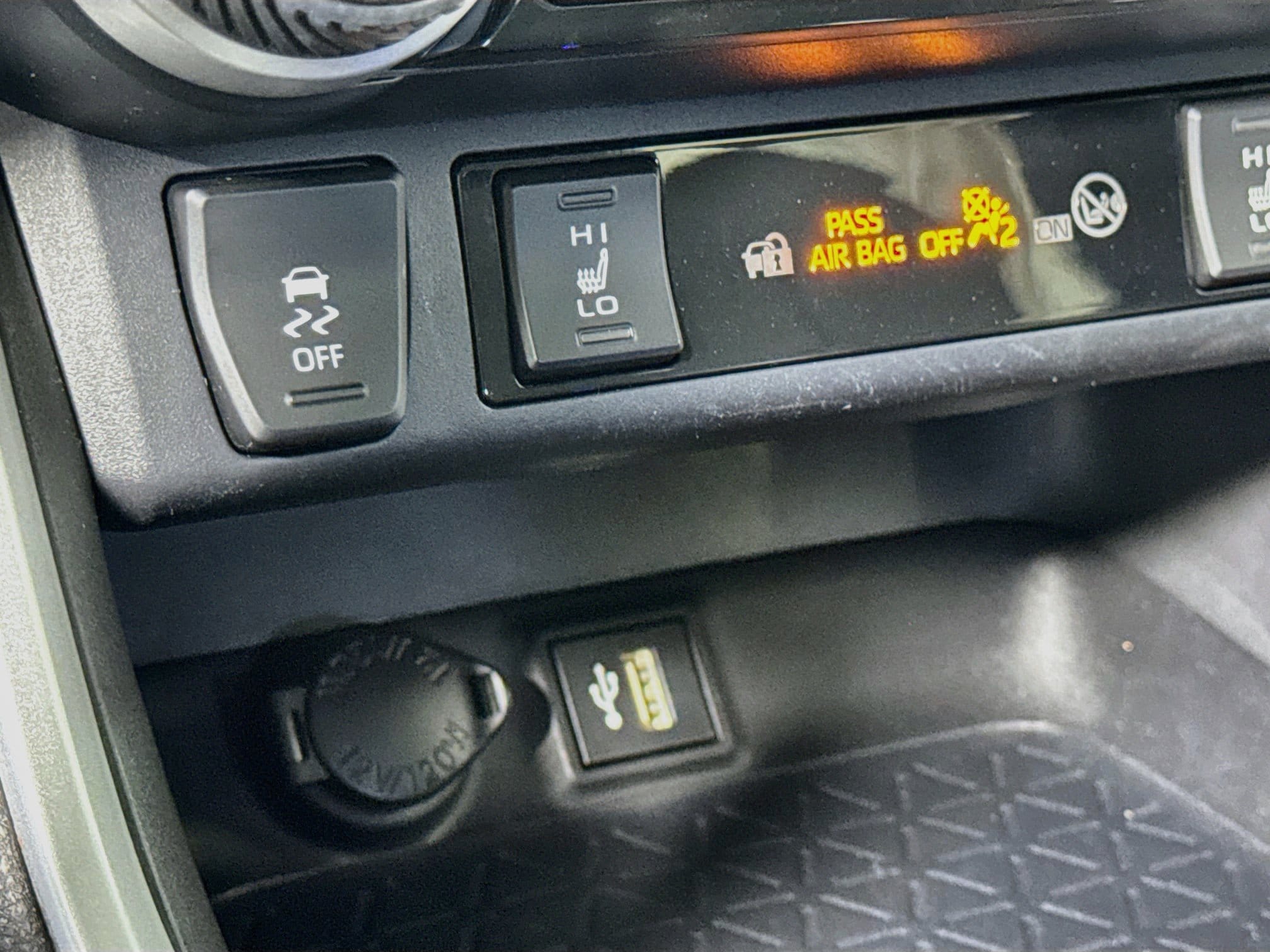 2023 Toyota RAV4 XLE Premium - Photo 44