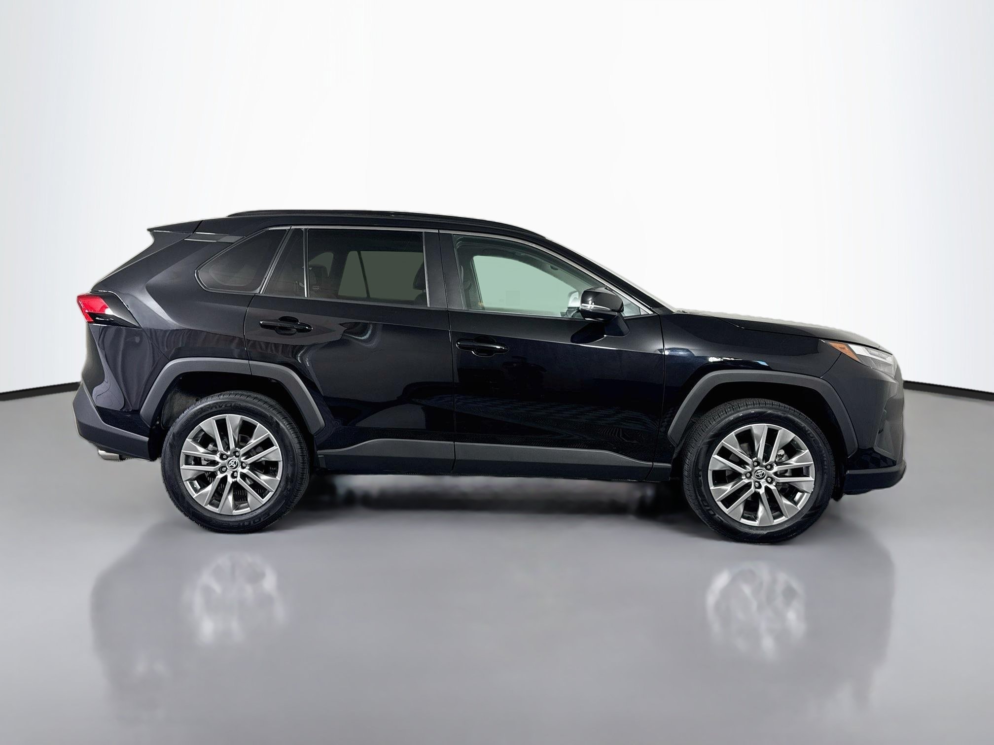 2023 Toyota RAV4 XLE Premium - Photo 28
