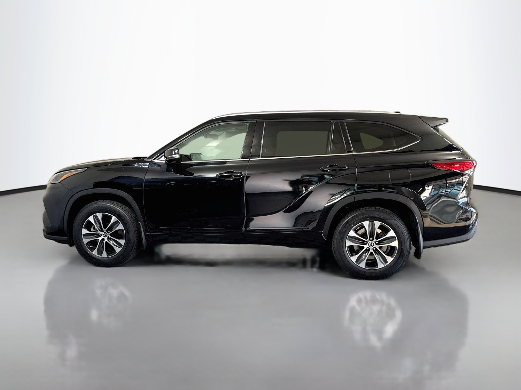 Used 2021 Toyota Highlander XLE SUV