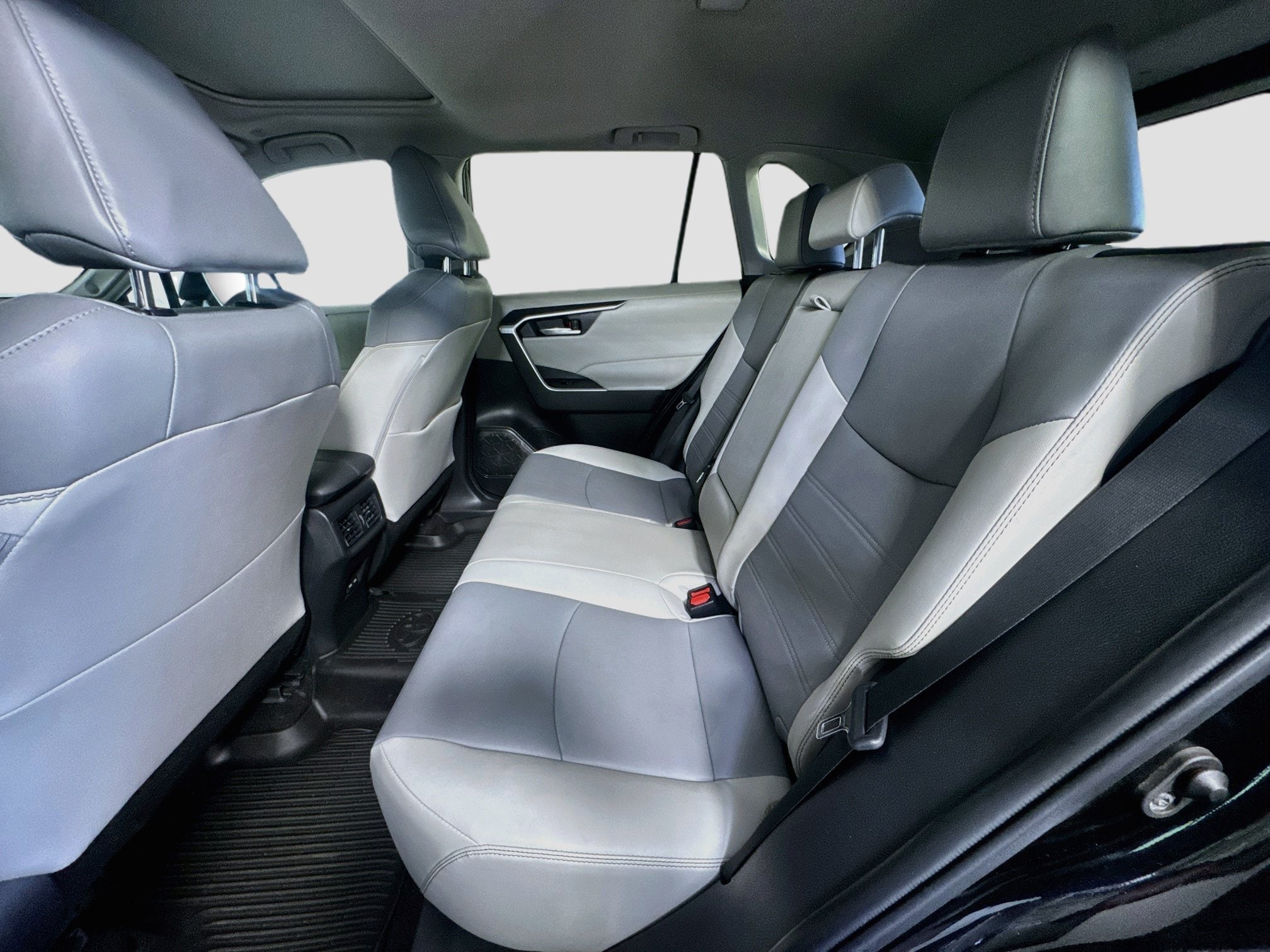 2023 Toyota RAV4 XLE Premium - Photo 14