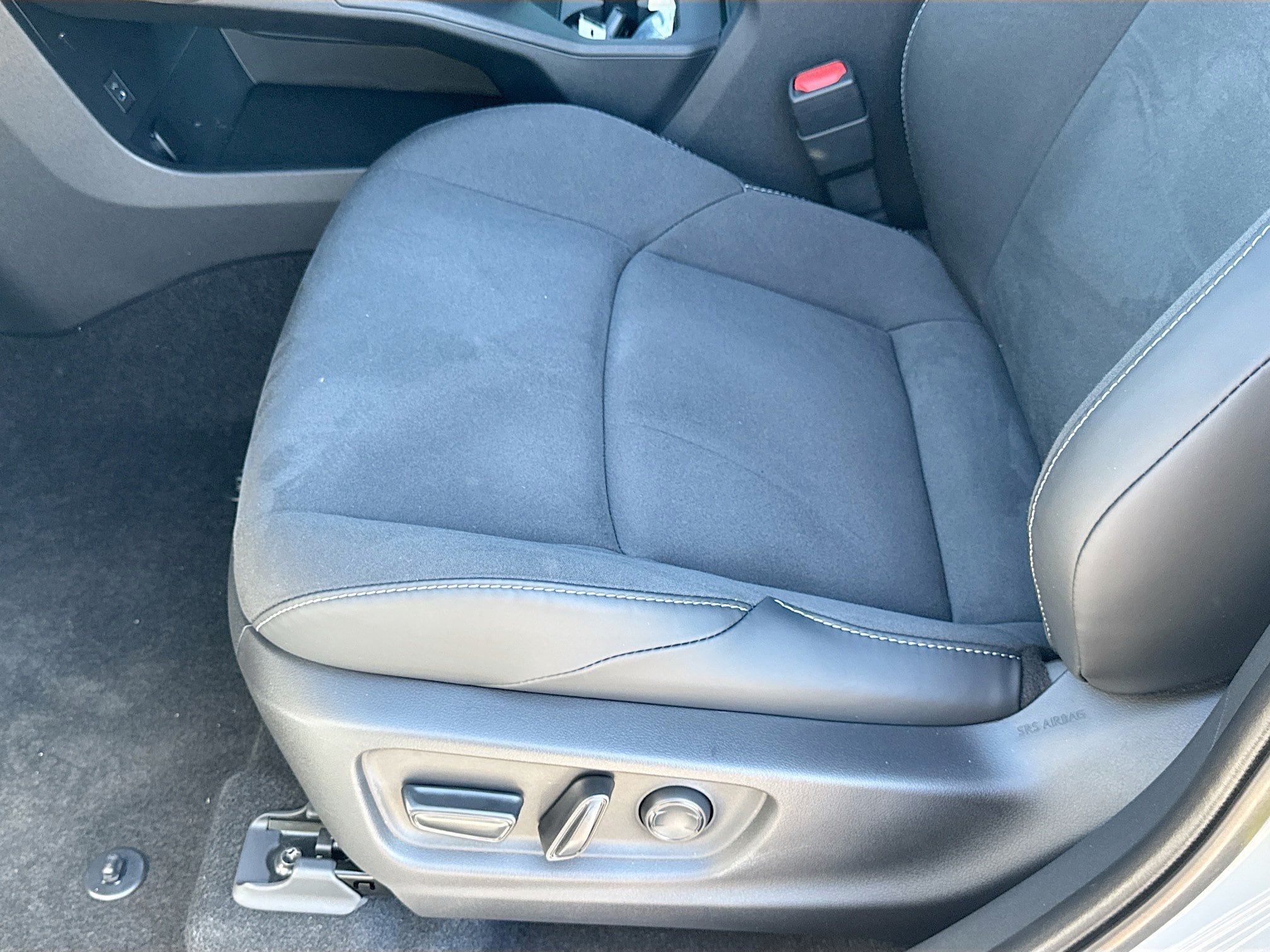 2026 Toyota C-HR XSE - Photo 35