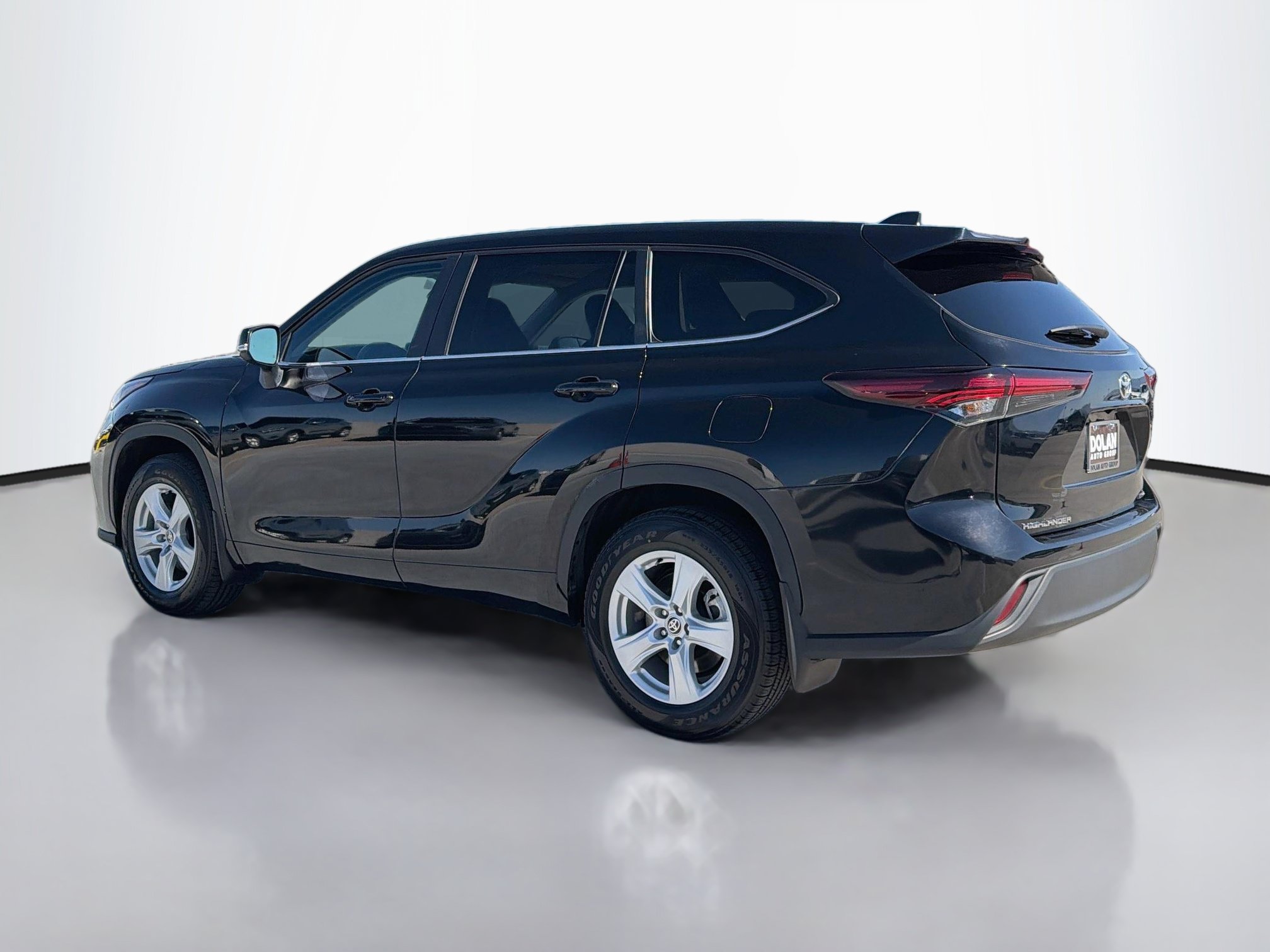 Used 2025 Toyota Highlander LE Sport Utility