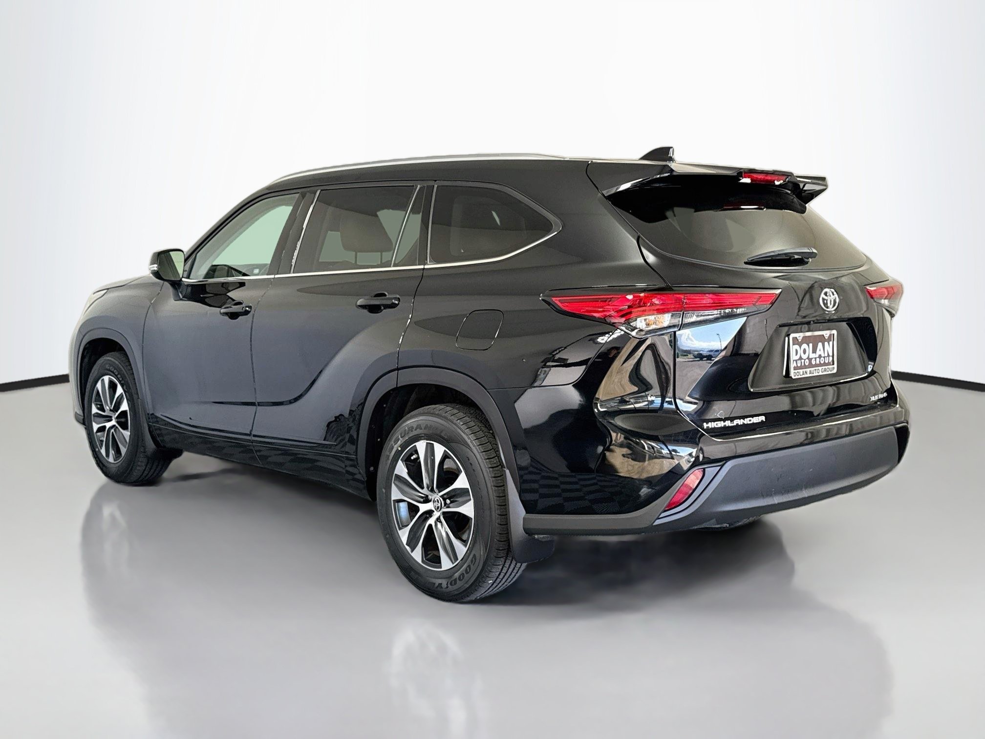 Used 2021 Toyota Highlander XLE SUV