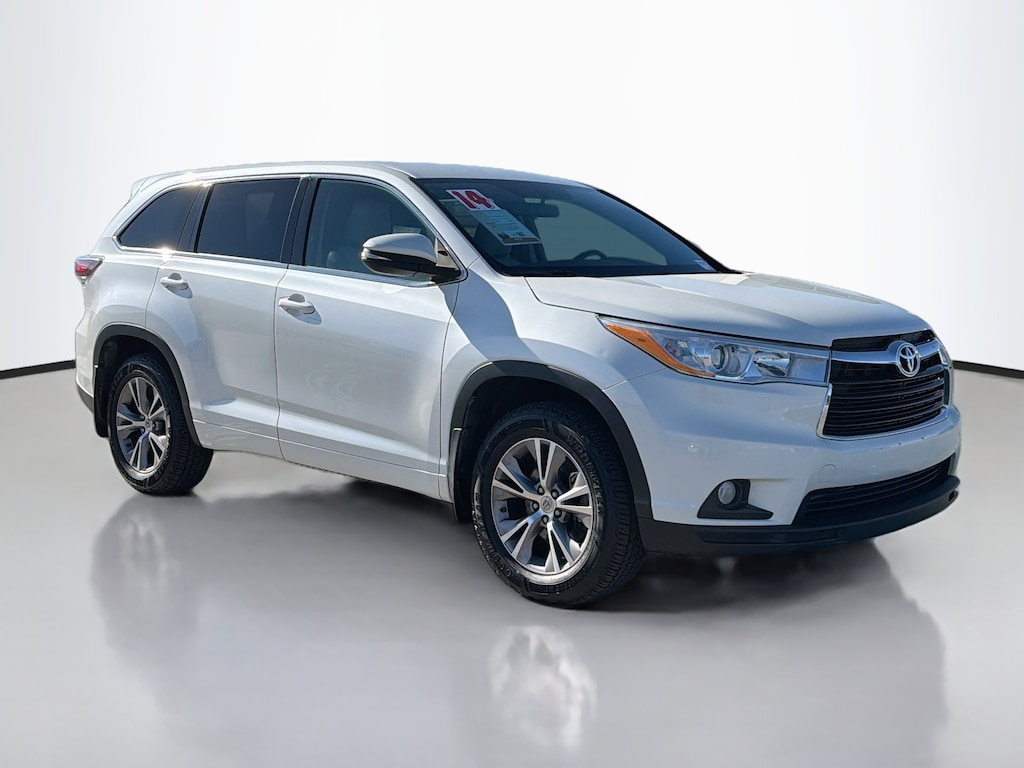 Used 2014 Toyota Highlander LE Plus V6 SUV
