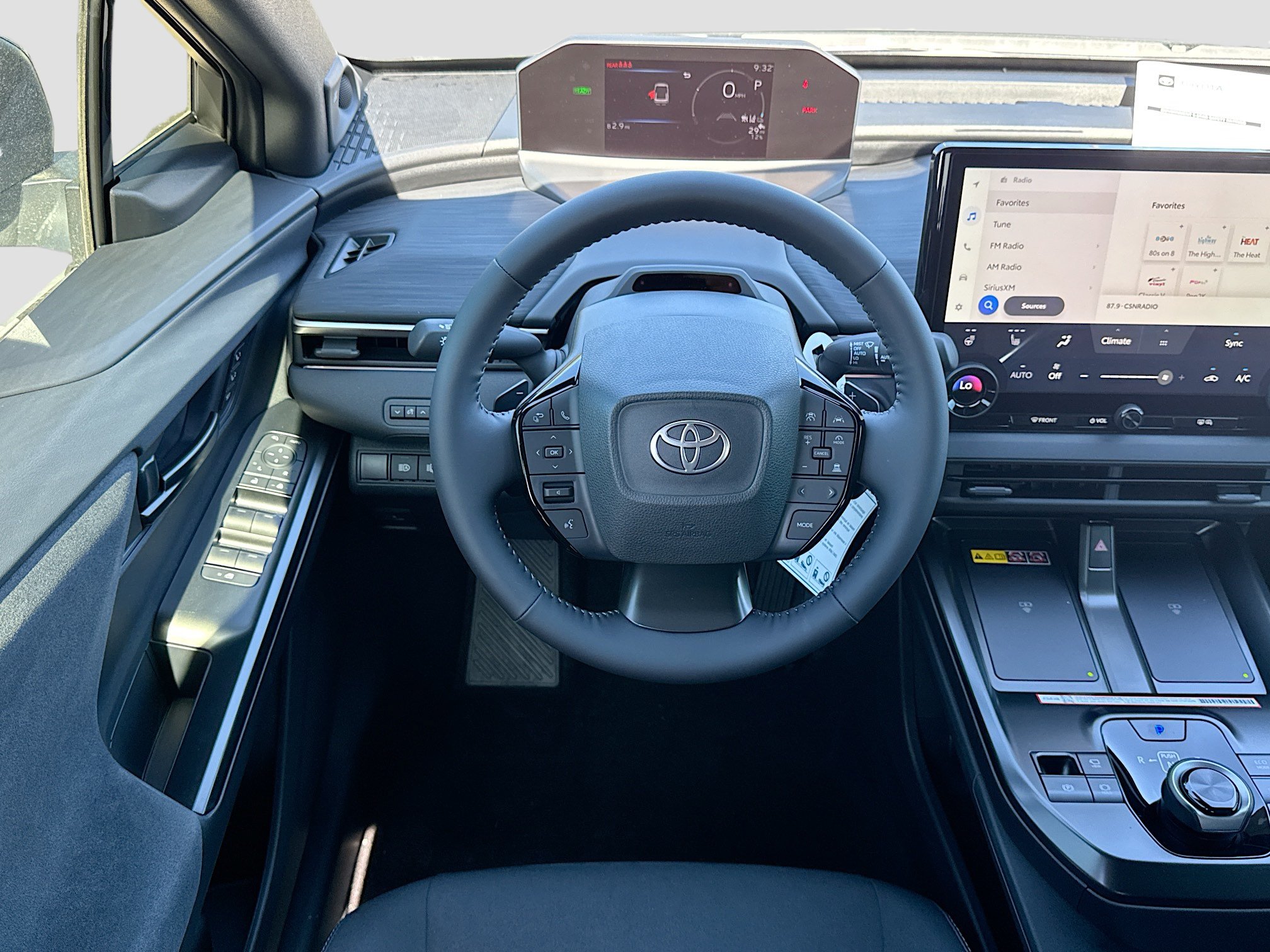 2026 Toyota C-HR XSE - Photo 7