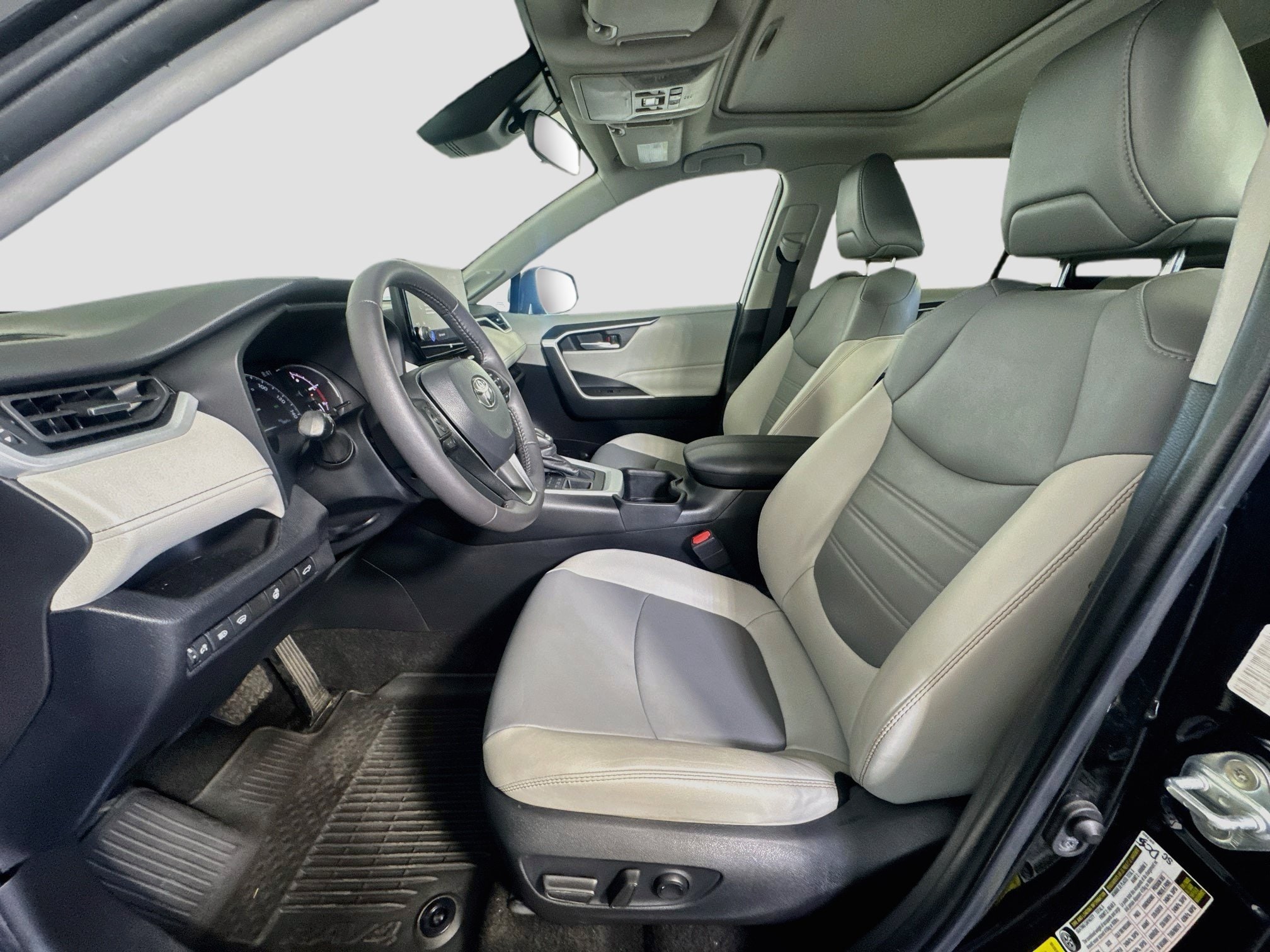 2023 Toyota RAV4 XLE Premium - Photo 8
