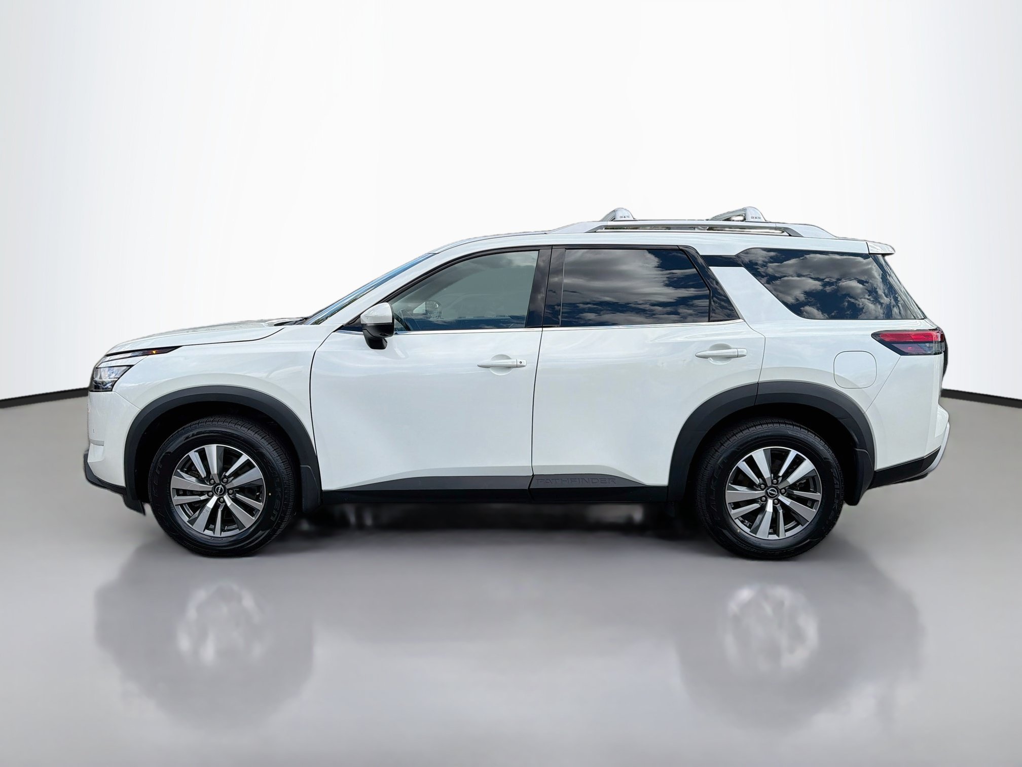 Used 2024 Nissan Pathfinder SL SUV