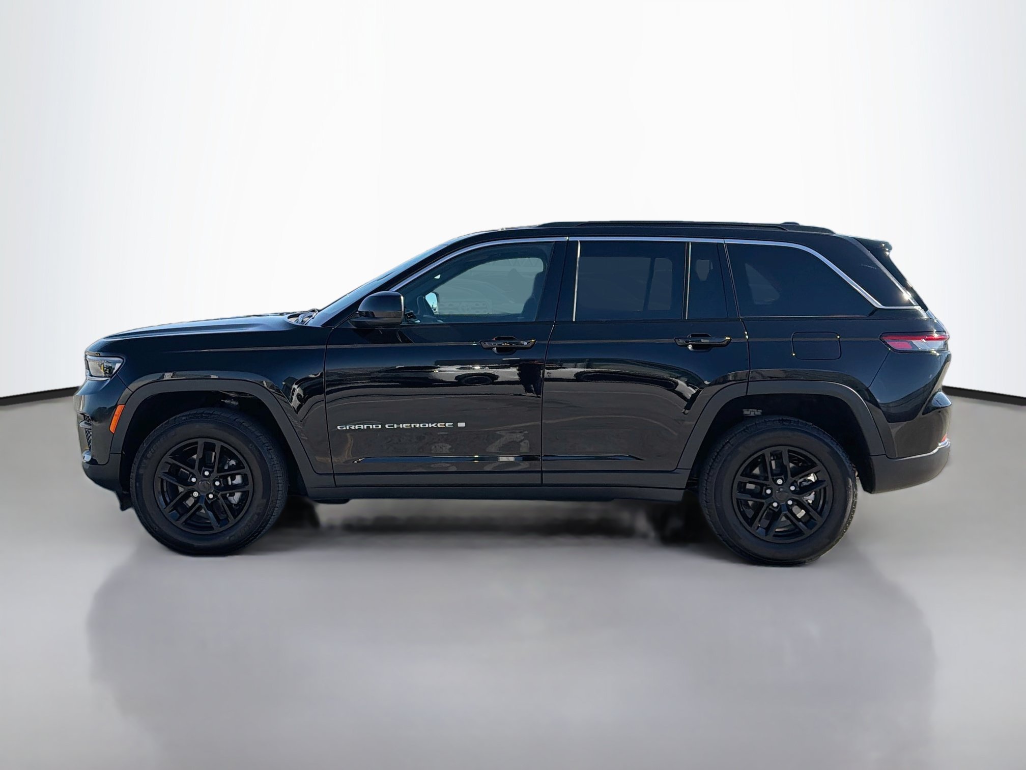 Used 2025 Jeep Grand Cherokee Laredo X SUV