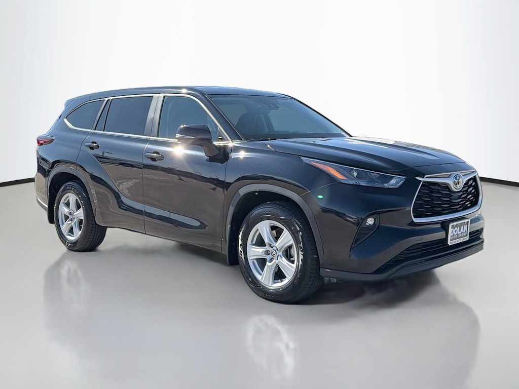 Used 2025 Toyota Highlander LE Sport Utility