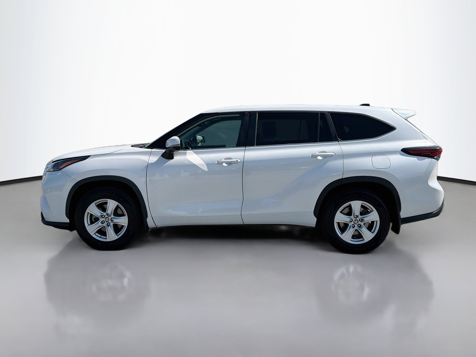 Used 2024 Toyota Highlander LE SUV