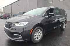 New 2026 Chrysler Pacifica SELECT Passenger Van in Slatington