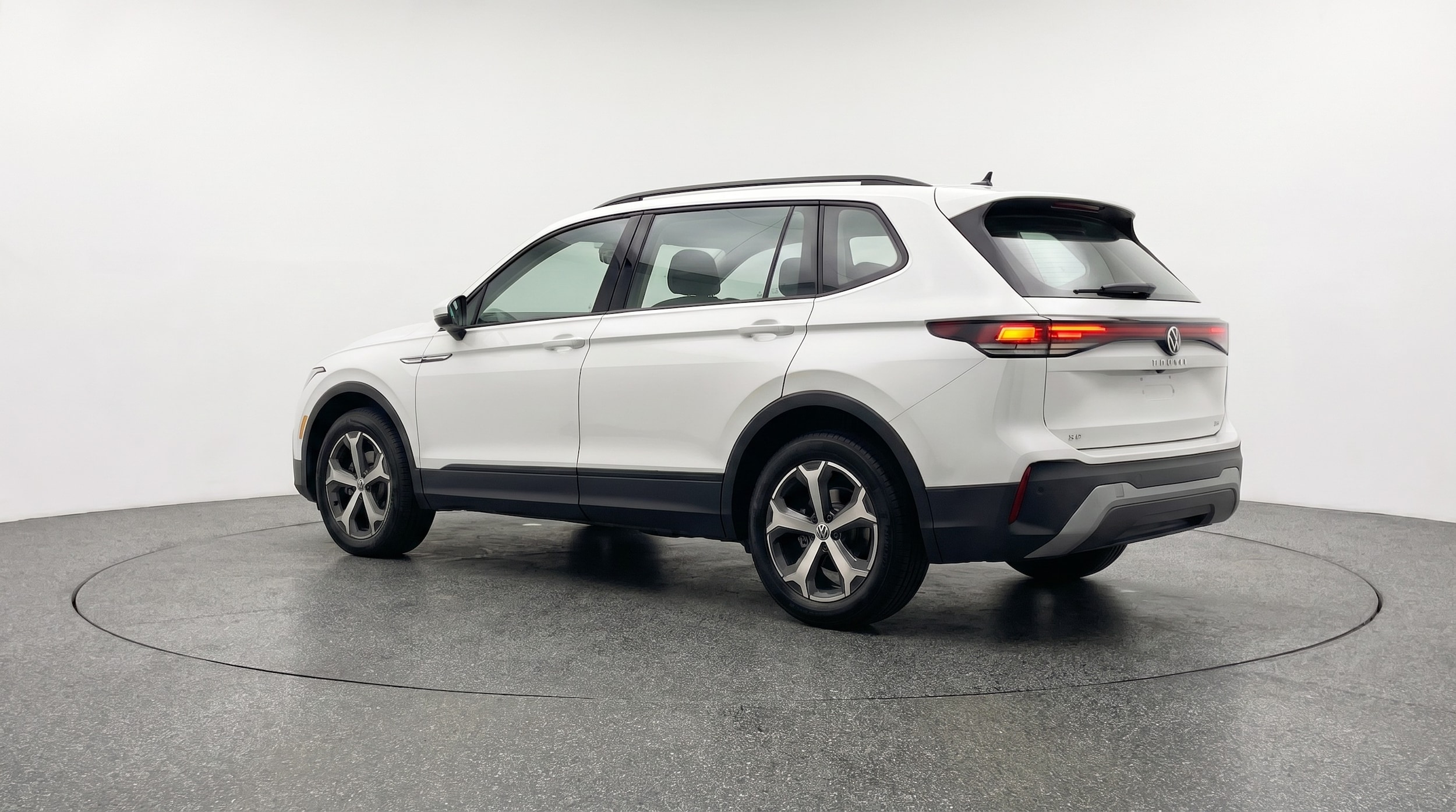 Thumbnail: 2026 Volkswagen Tiguan - 5