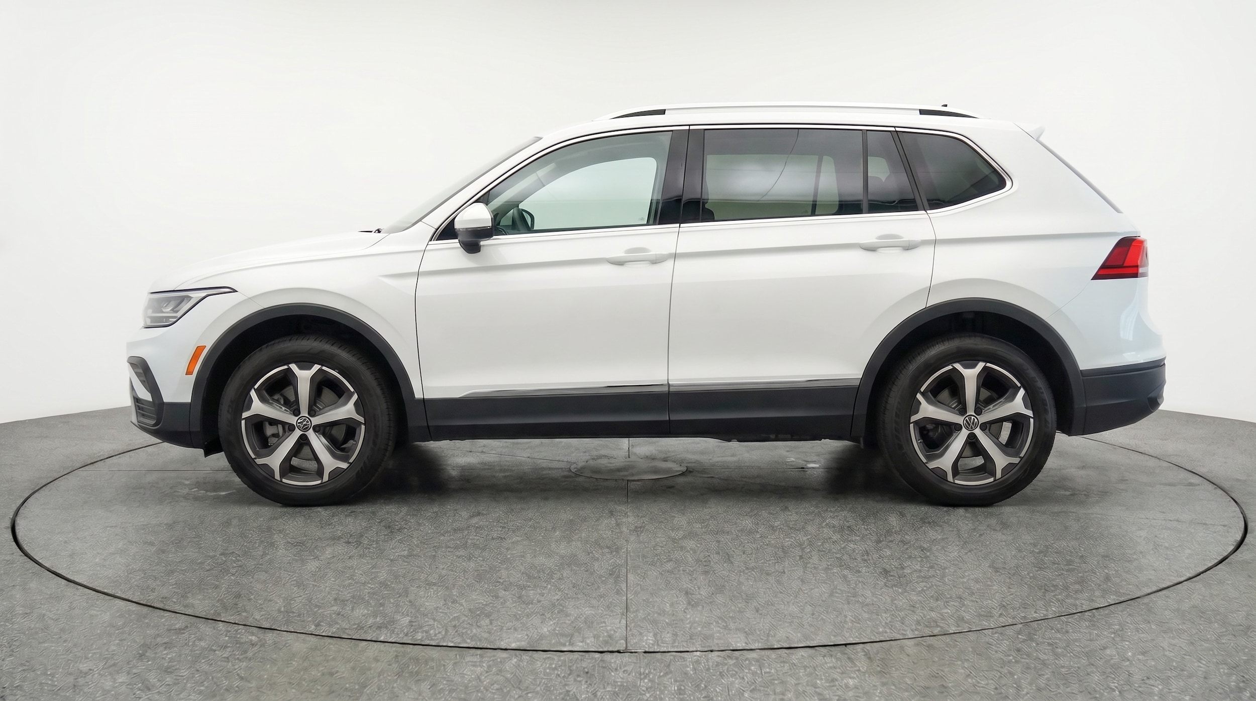 Thumbnail: 2026 Volkswagen Tiguan - 4