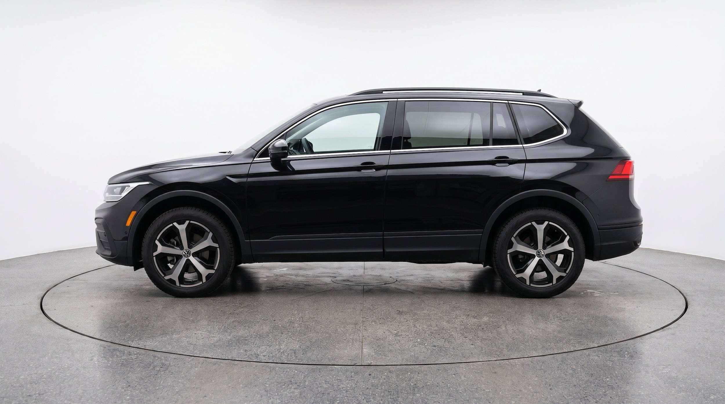 Thumbnail: 2026 Volkswagen Tiguan - 5