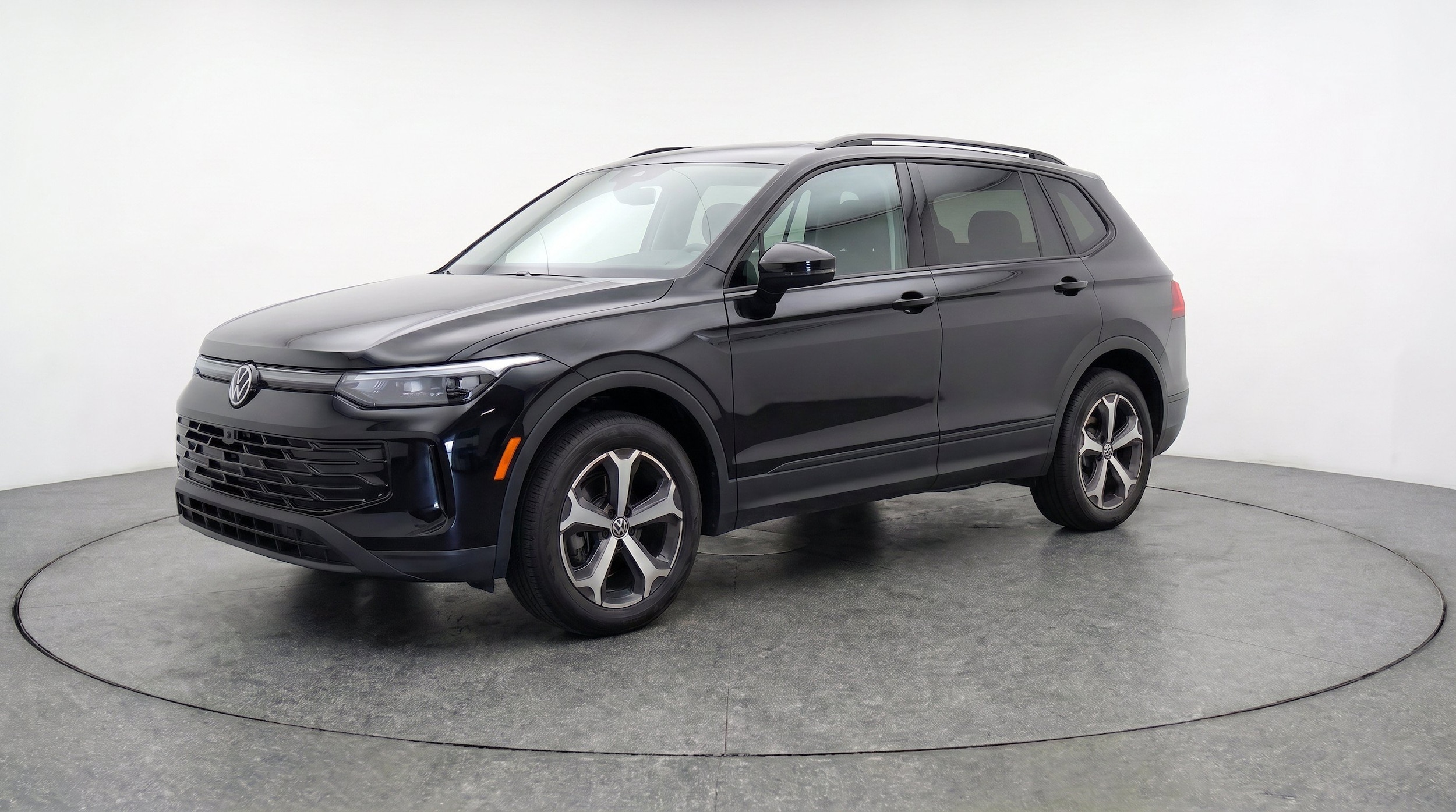 Thumbnail: 2026 Volkswagen Tiguan - 3