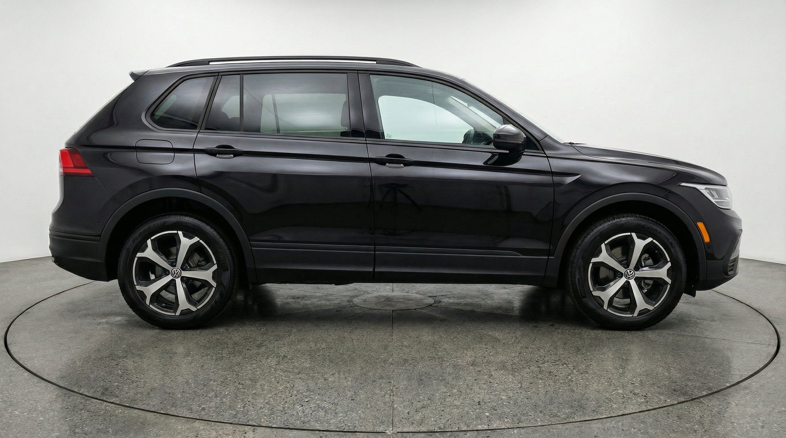 Thumbnail: 2026 Volkswagen Tiguan - 10