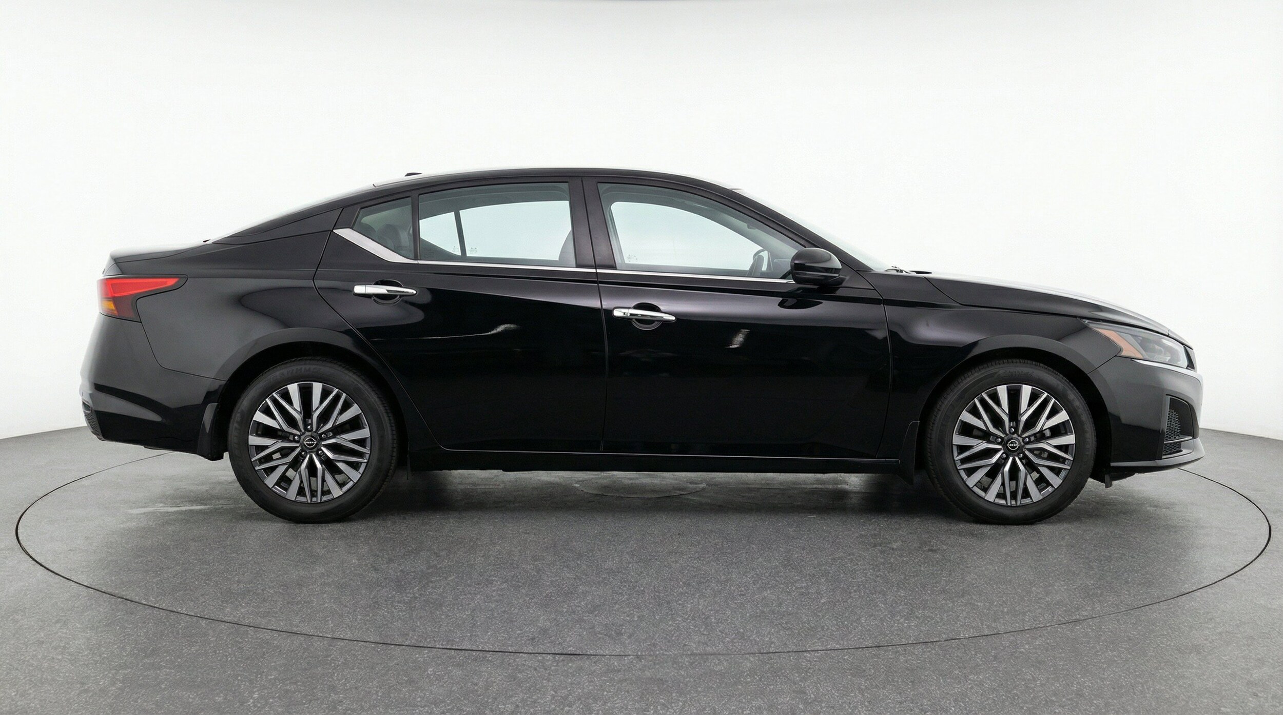 Thumbnail: 2025 Nissan Altima - 10