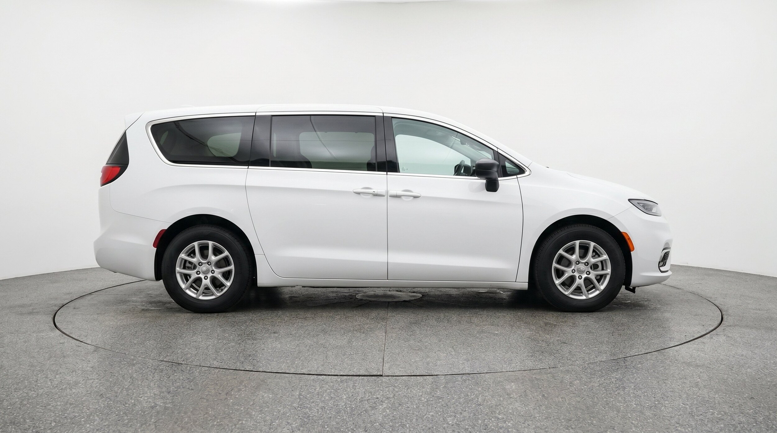 Thumbnail: 2024 Chrysler Voyager - 10