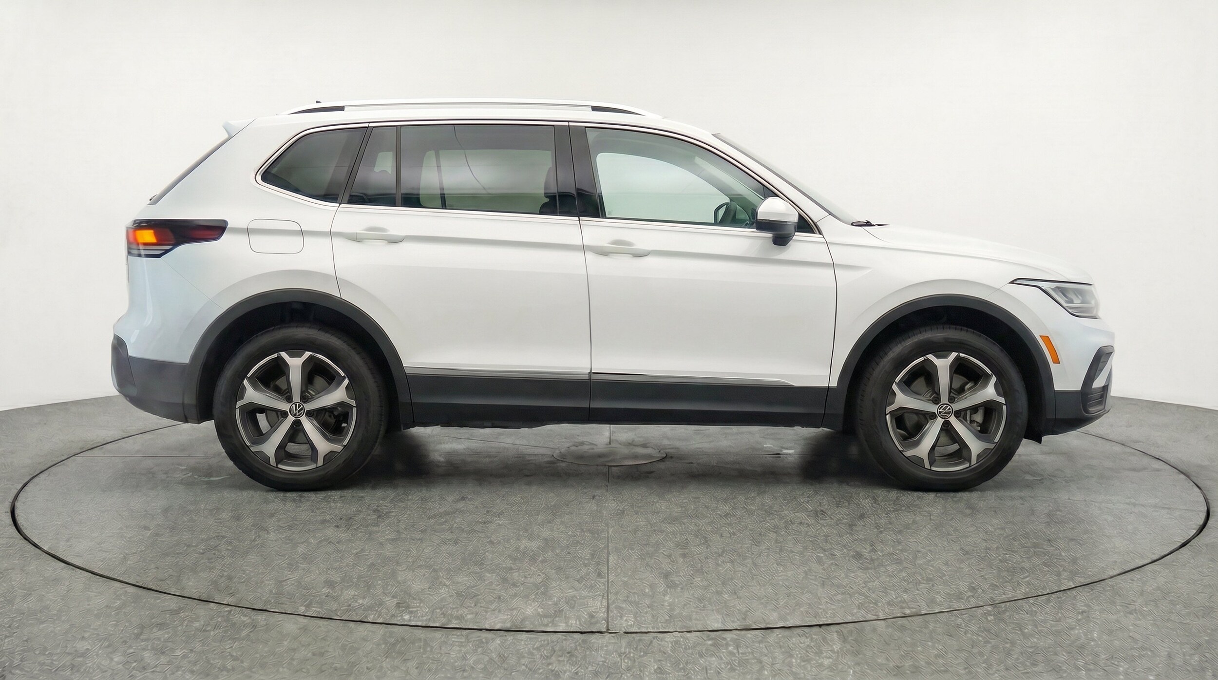 Thumbnail: 2026 Volkswagen Tiguan - 10
