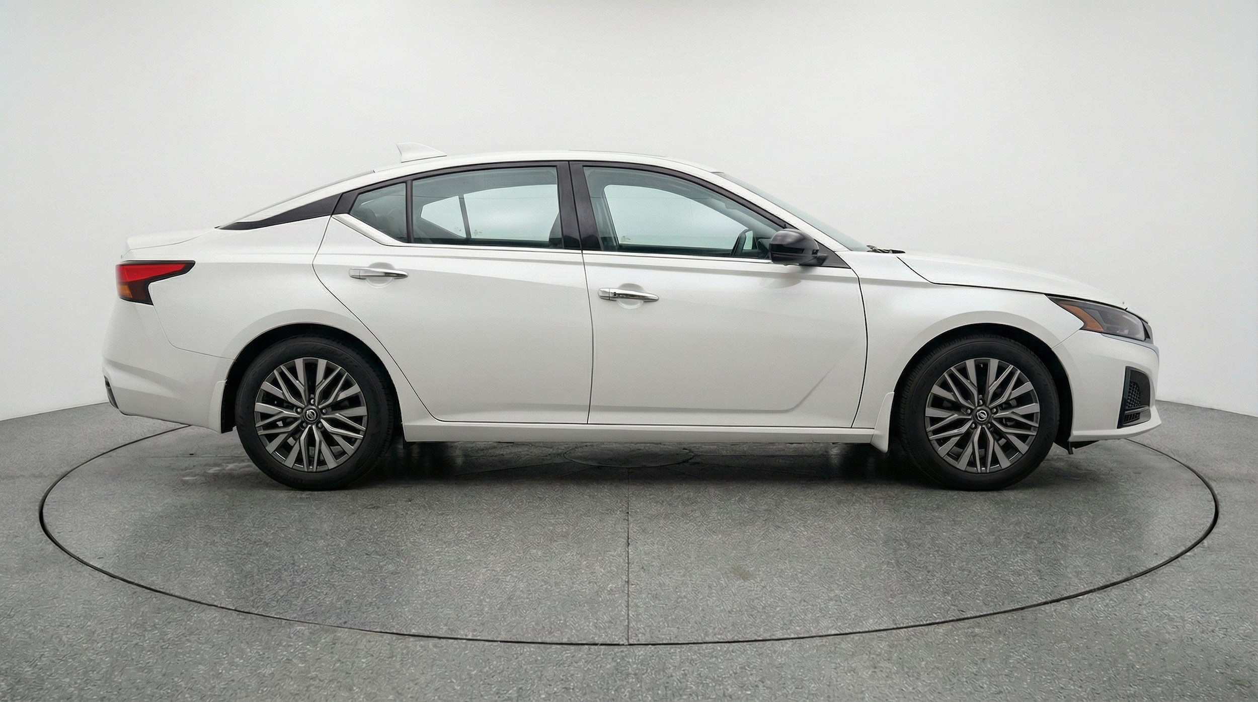 Thumbnail: 2025 Nissan Altima - 10