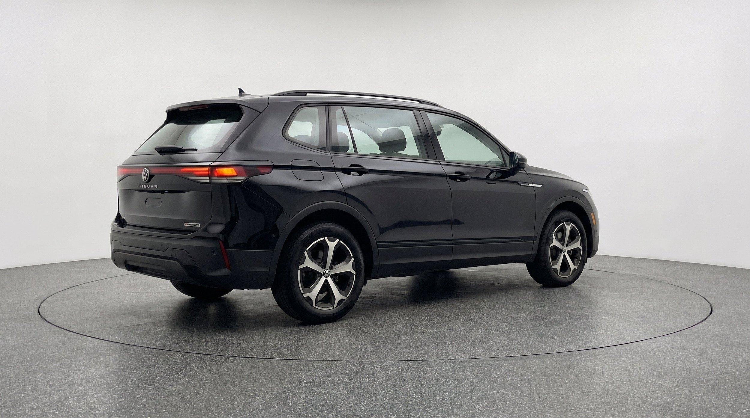 Thumbnail: 2026 Volkswagen Tiguan - 9