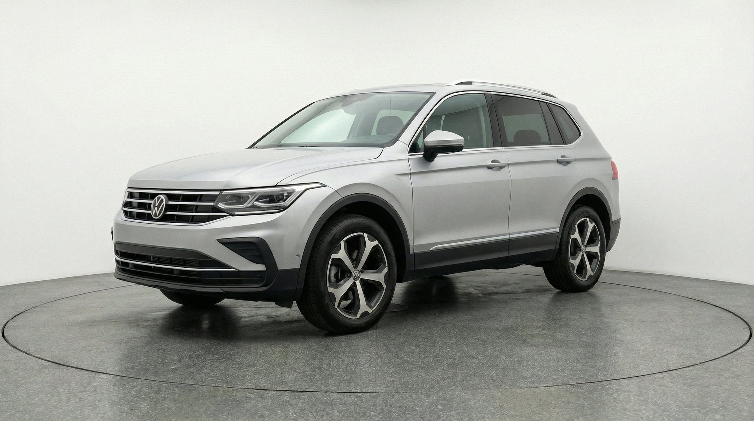 Thumbnail: 2026 Volkswagen Tiguan - 3