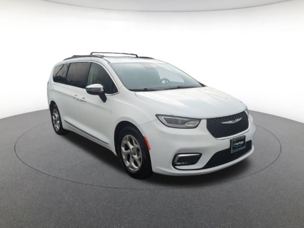 Used 2023 Chrysler Pacifica Limited Passenger Van