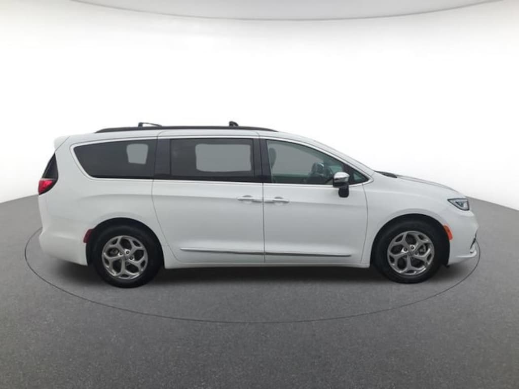 Used 2023 Chrysler Pacifica Limited Passenger Van