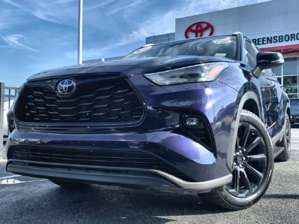 Used 2025 Toyota Highlander XLE Sport Utility
