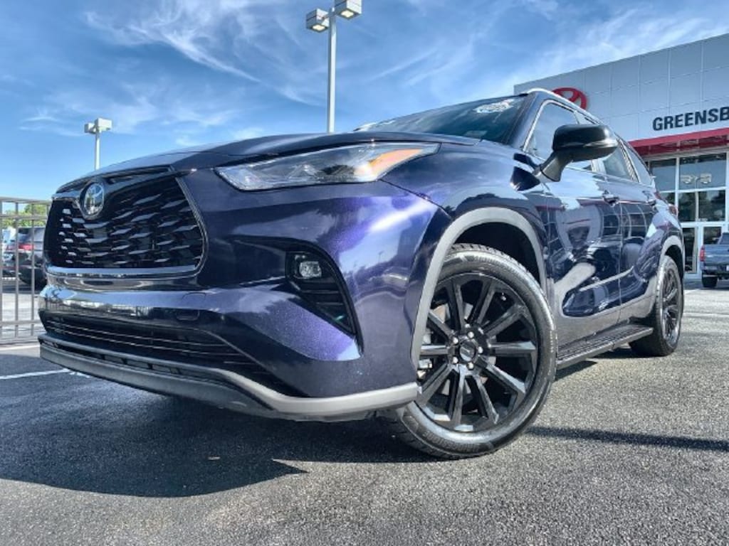 Used 2025 Toyota Highlander XLE Sport Utility