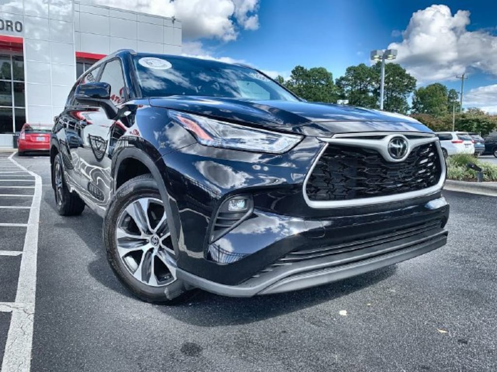 Used 2023 Toyota Highlander XLE Sport Utility