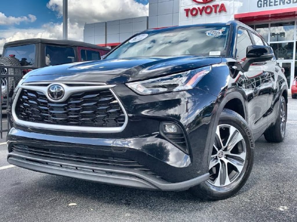 Used 2023 Toyota Highlander XLE Sport Utility