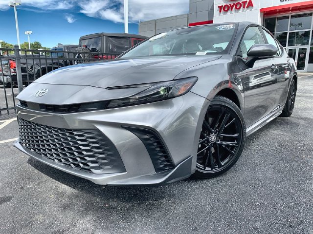 Used 2026 Toyota Camry SE Sedan