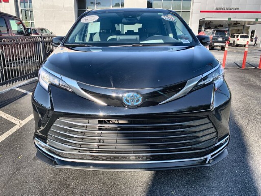 Used 2023 Toyota Sienna Limited 7 Passenger Passenger Van